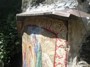 Icoană din mozaic la Chilia Părintelui Arsenie Boca