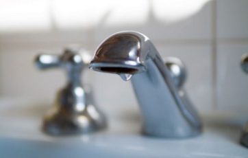 O ţeavă veche de azbociment a lăsat Făgăraşul fără apă